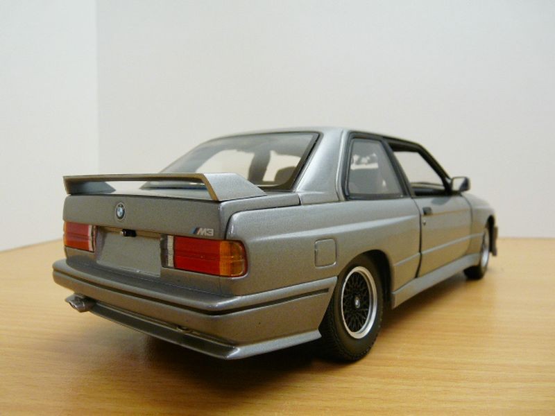 модель 1 18 BMW e30