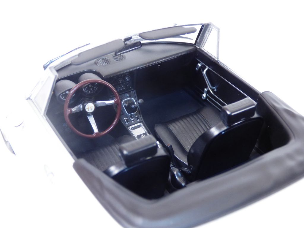 ALFA ROMEO 2000 SPIDER blanc 1978 1/18 3551091878827| eBay