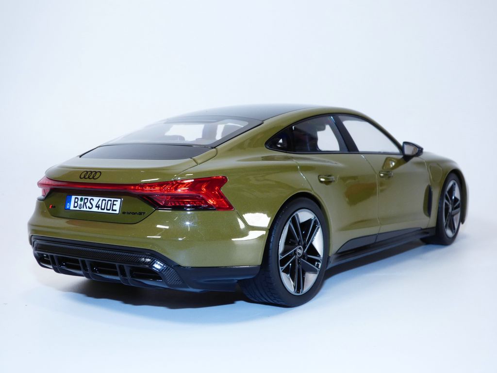 AUDI RS E-TRON GT vert Olive 1/18 | eBay