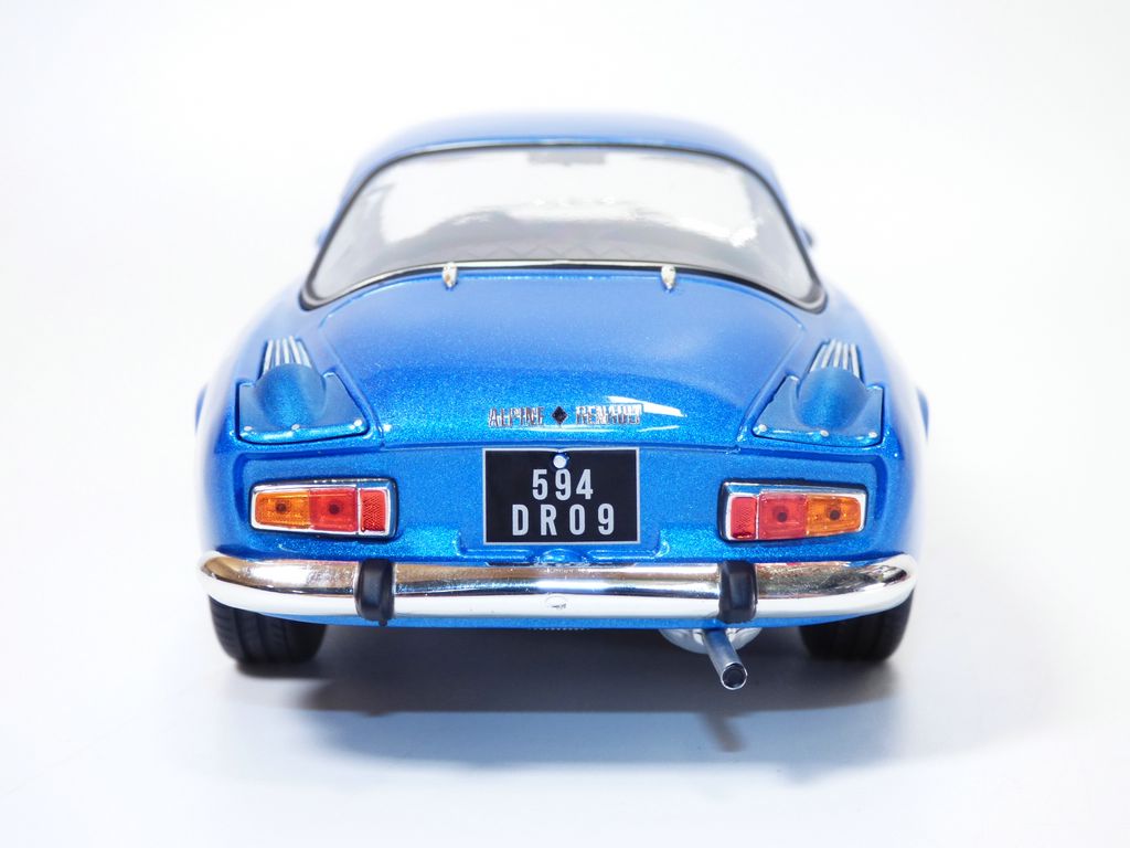 Berlinette ALPINE RENAULT A110 1600S bleu 1/18 side logo