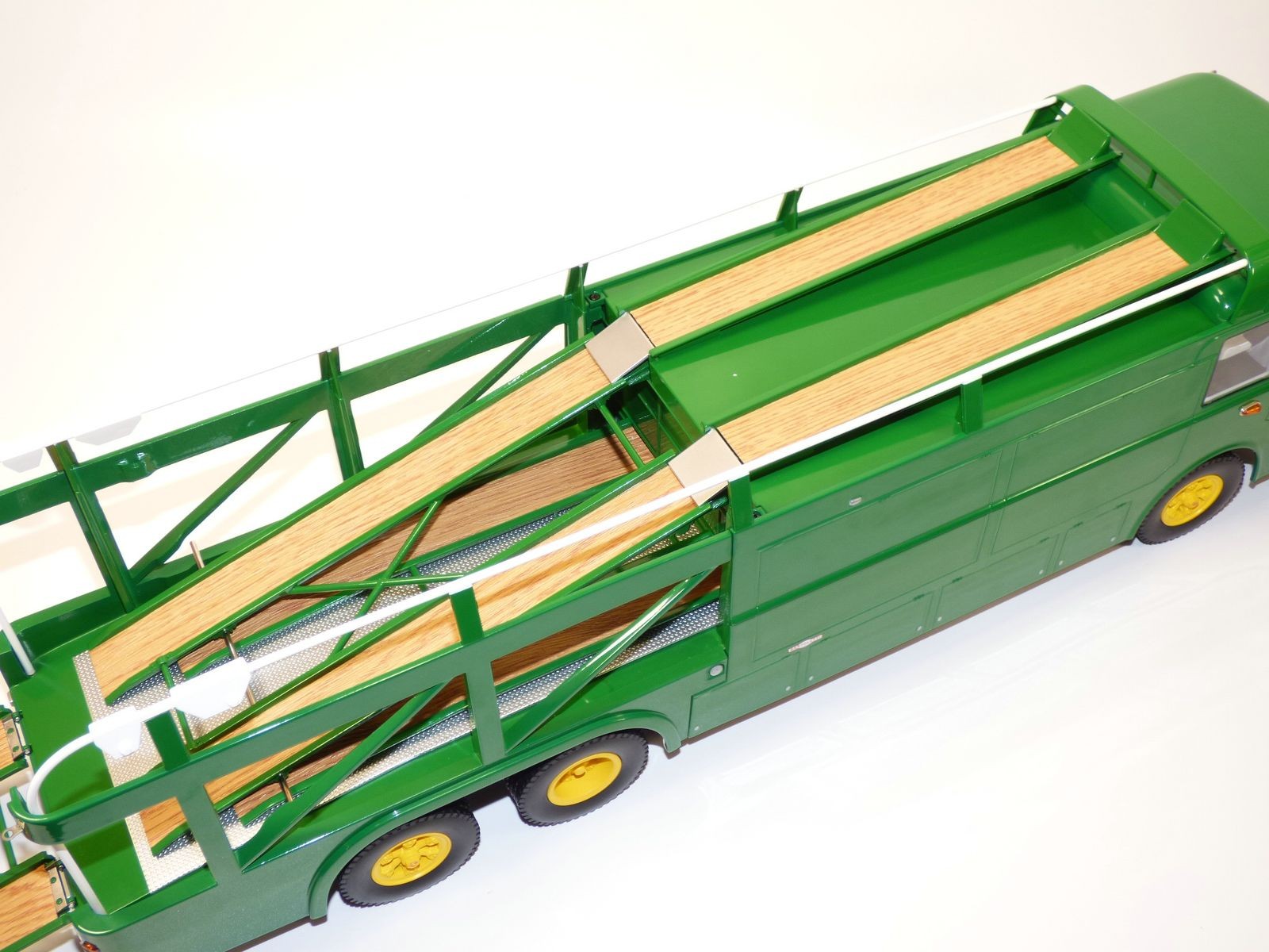 Camion TRANSPORTEUR FIAT 306/2 BARTOLETTI vert 1/18 Porte Camion TRANSPORTEUR FIAT 306/2 BARTOLETTI vert 1/18 Porte
