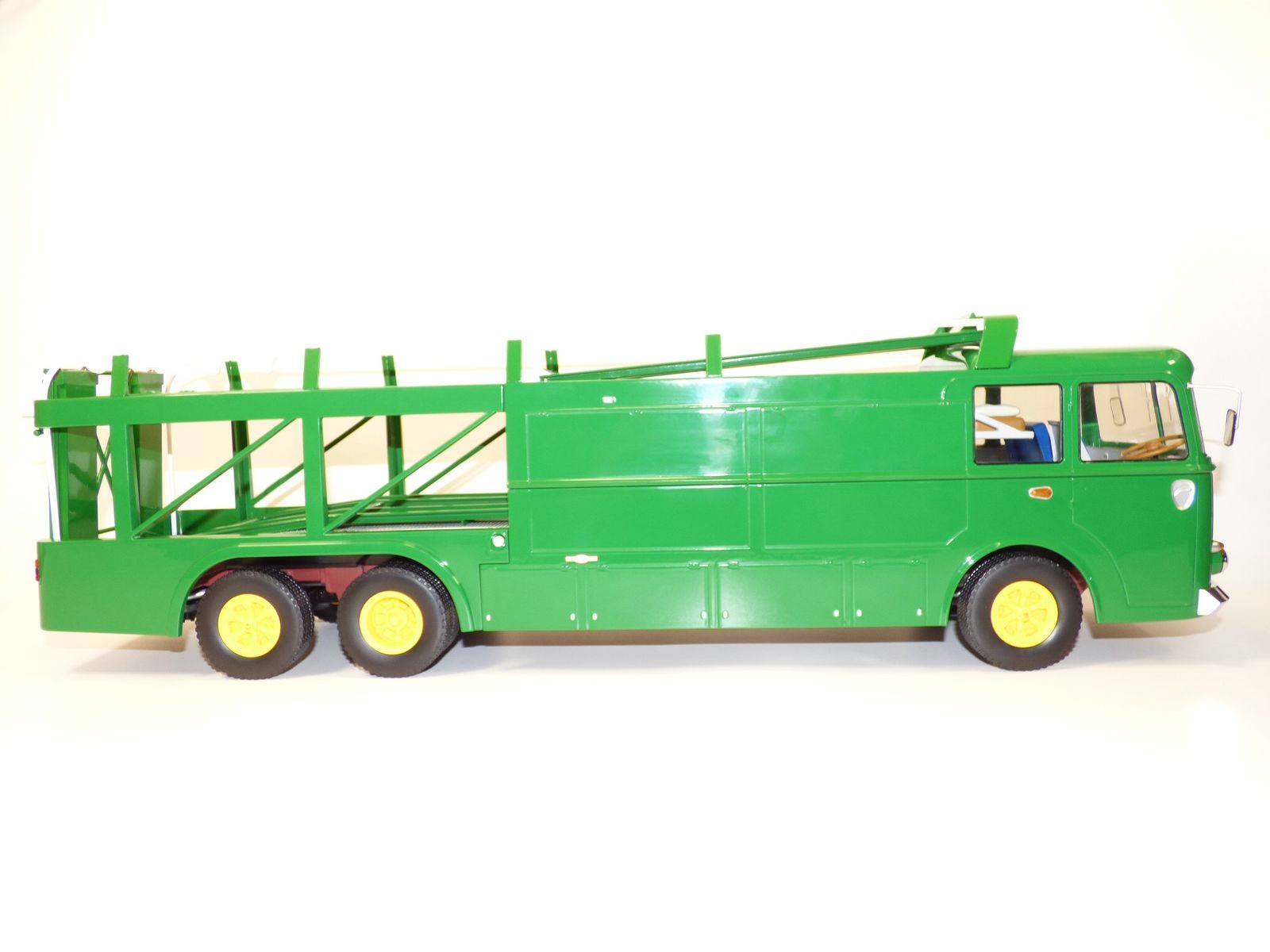 Camion TRANSPORTEUR FIAT 306/2 BARTOLETTI vert 1/18 Porte Camion TRANSPORTEUR FIAT 306/2 BARTOLETTI vert 1/18 Porte