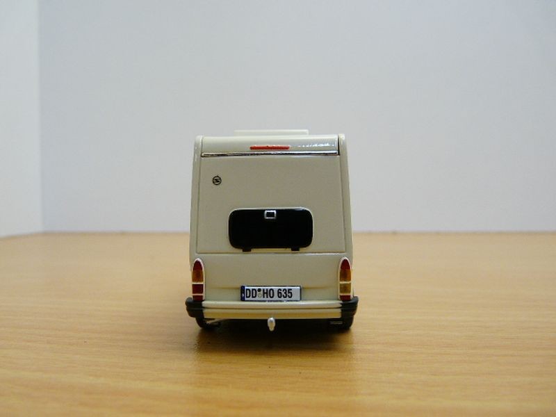 1:43 Istmodels Trabant 601 Caravan 1980 white//red