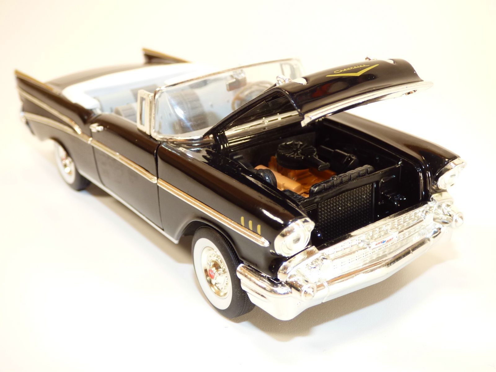1957 Chevrolet Bel Air Convertible Signature Models Diecast 1 32
