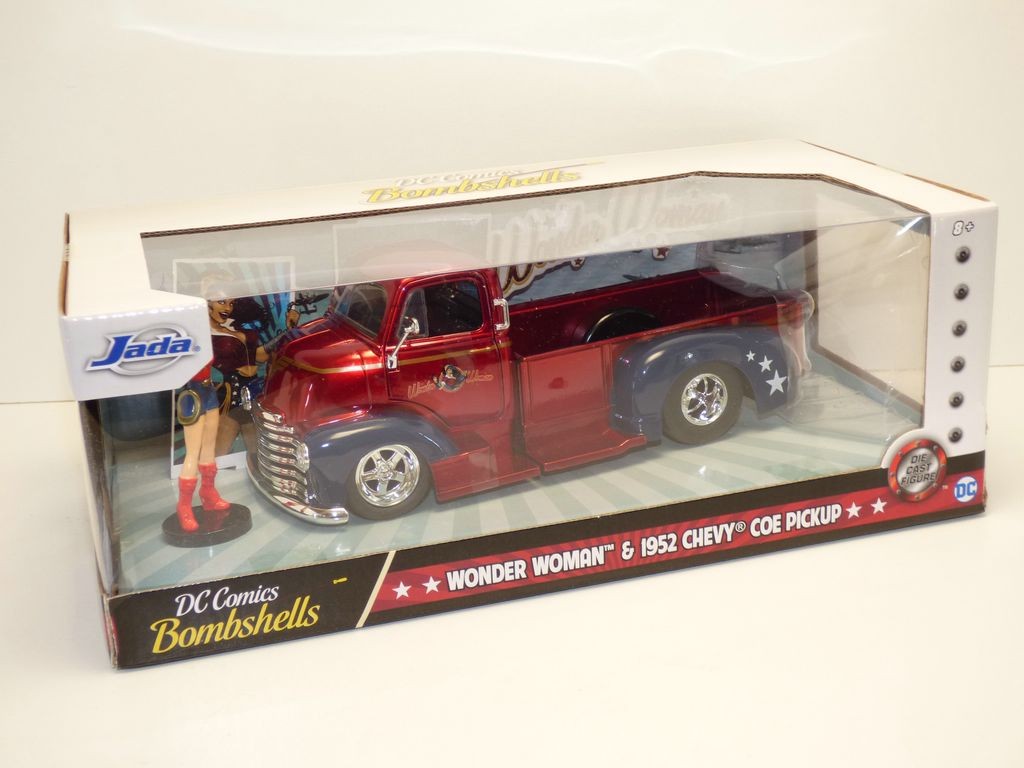 CHEVROLET COE pick up 1952 & figurine film Wonder Woman 1/24