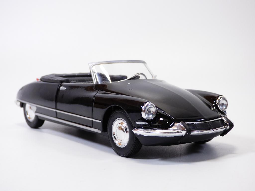 Citroen DS19 Cabriolet Noir 1/24 Ds 19-image