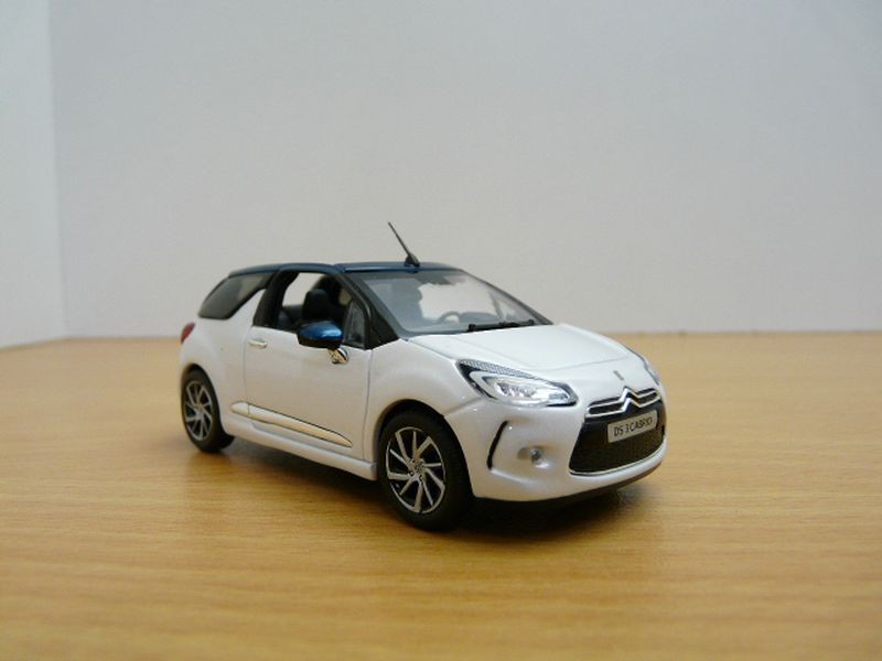 Details About Citroen Ds3 Cabrio Blanc Nacré Toit Vert émeraude 143 2014