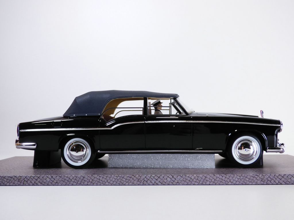 Miniature Pantheon Citroën 15-6 H Landaulet Chapron 1956 – Présidentielle, 1/18, Résine