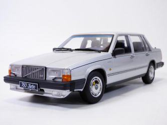 VOLVO 760 TURBO gris métallisé interieur bleu 1985 1/18 740 Triple9 T9-1800535
