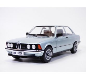 BMW 323i bleu Saphir métallisé 1/18 E21
