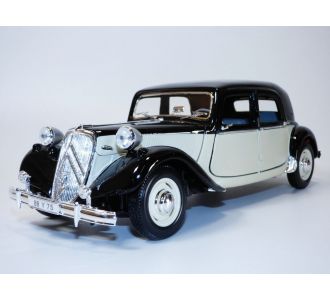 CITROEN TRACTION 15CV bicolore blanc & noir 1/18 Maisto 31821 1952 0090159318217 B07GLNKQZH