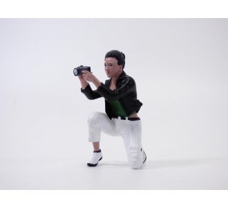 Figurine FILLE SELFIE telephone 1/18 American Diorama 18702 0685457059278 B0CWVLX6YS