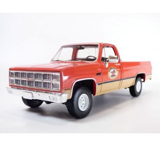 GMC K2500 Sierra Grande Wideside body 1982 Knuckle Busted garage 1/18 Greenlight 13612 810027494672 B0993MYPLH