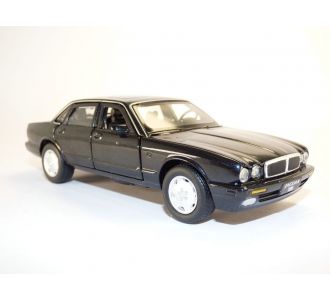 JAGUAR XJ6 NOIR MIDNIGHT 1995 1/32 X300 TAYUMO 32110016 8945005585201 MINIATURE MODELE REDUIT