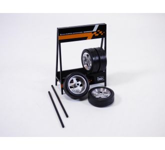 Set de 4 JANTES SPEEDLINE Corse 5 batons & rack de rangement 1/18 IXO 18SET007W 4895102335718 B0B4BR525W