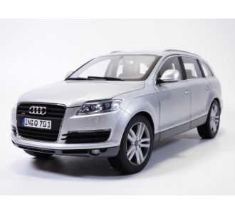 OCCASION sans boite AUDI Q7 4.2l Quattro gris métallisé 1/18 Kyosho