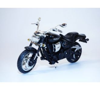 Moto YAMAHA ROAD STAR Warrior noir 2002 1/18 MotorMax 437