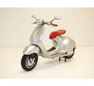 SCOOTER PIAGGIO VESPA 946 GRIS 2014 1/18 WELLY 12849PW 8719247605467