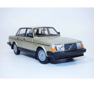 VOLVO 960 gris métallisé 1/18 1996 T9-1800301 Triple 9