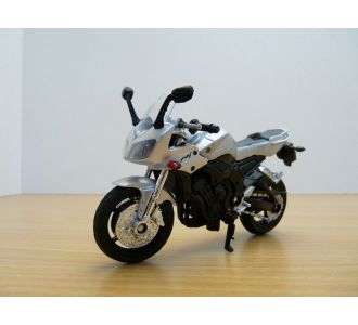 YAMAHA FZ1 FAZER GRIS METALLISE 2003 1/18 MOTORMAX 444 SILVER SILBER ZILBER MOTORRAD MOTO