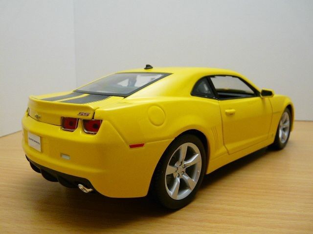 Chevrolet Camaro Ss 2010 1 18 Jaune Bandes Noires Transformers Bumblebee Chevrolet 1 18 Maisto 31173 090159311737 MiniatureAuto