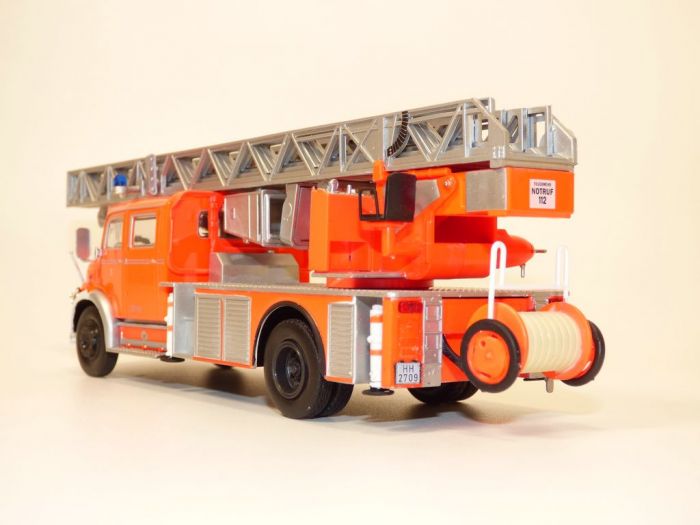 Camion Pompier Mercedes Grande échelle Siku 1/55 – Occasion