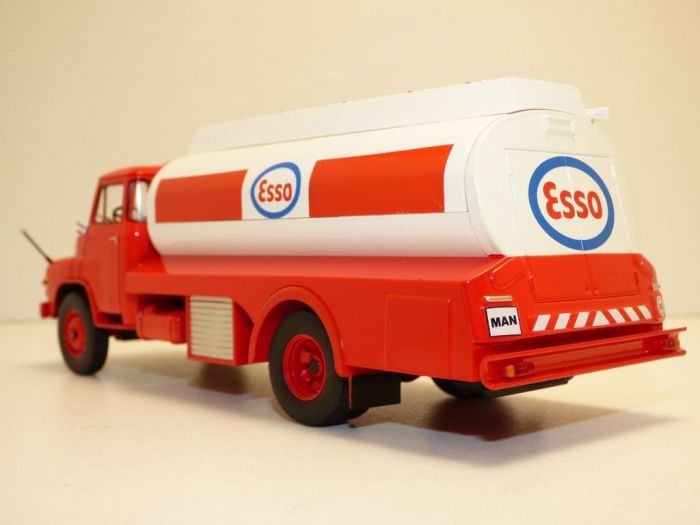 DINKY TOYS - Camion citerne essence ESSOLUBE - 25D - De 1940 - Made in France EUR 155,00