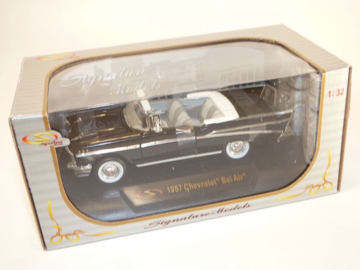 1957 Chevrolet Bel Air Convertible 1:18-Scale Diecast Car Featuring A Laurel Green Paint Finish