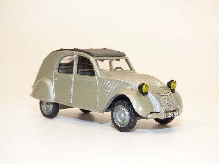 Voiture Miniature Citroën 2 CV AZA noire et jantes grises