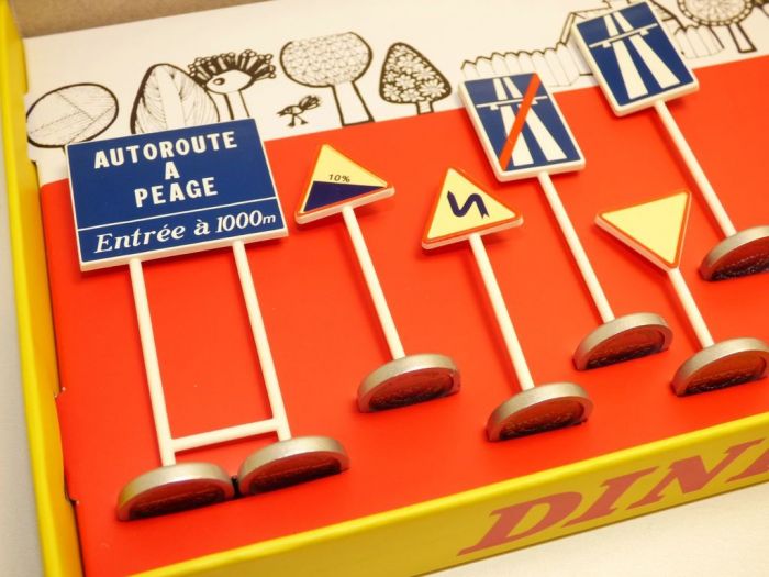 Dinky - Dinky Toys, Référence 40, Panneaux De Signalisation VILLE Edition Atlas 1777865221 Dinky - Dinky Toys, Référence 40, Panneaux De Signalisation VILLE Edition Atlas 1777865221