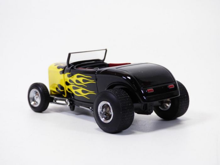 Ford street ROD POSTALCARD ミニカー　1/43 FORD 1932 cabriolet STREET ROD noir & flamming 1/43 Eagle's Race
