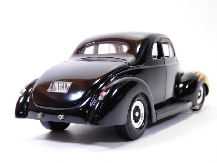 '40 Fordフォード Deluxeデラックス Coupeクーペ 1/18 40 Fordフォード Deluxeデラックス Coupeクーペ 1/18 - メルカリ
