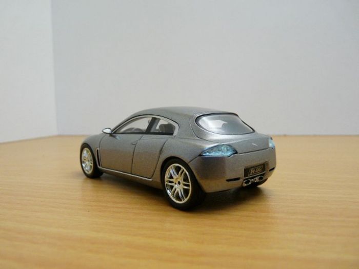 Jaguar RD6 Prototype - n°108/300 - 1:43 - by STARTER