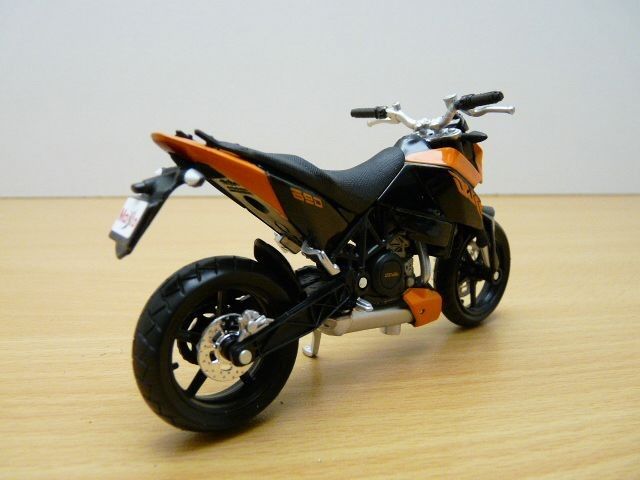 Moto Ktm 690 Duke 1/18 Maisto 39300 Orange 20-09266 090159393009