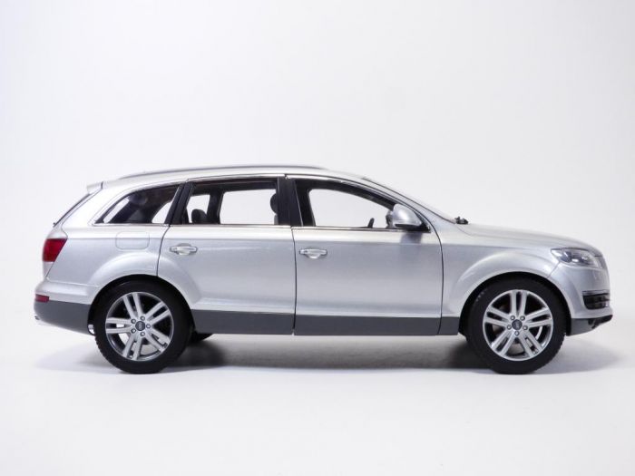 Voiture miniature PORSCHE CAYENNE S bleue Cararama 1/43 pour enfant de Voiture miniature PORSCHE CAYENNE S bleue Cararama 1/43 pour enfant de