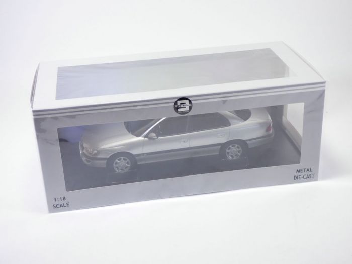 OPEL OMEGA B gris métalisé 1/18