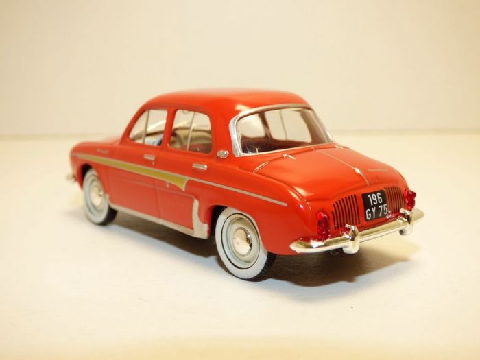 RENAULT 4CV DECOUVRABLE 1955 Bordeaux IXO CLC151 1:43 de reference
