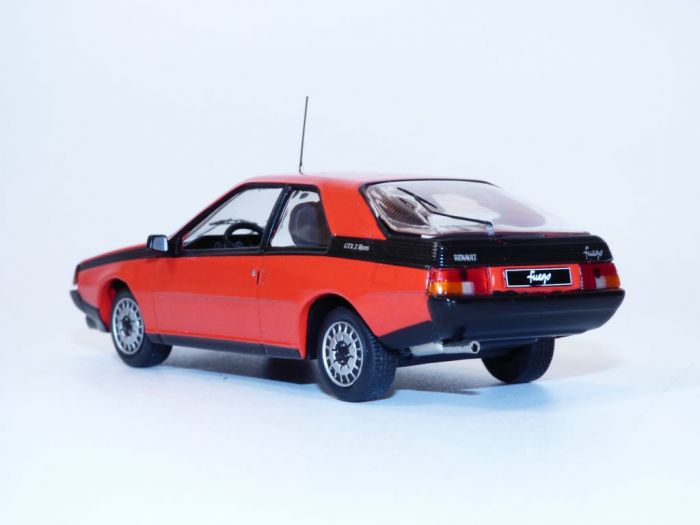 RENAULT FUEGO GTX rouge 1 43 1985 ODEON 105 48951023334421 B09XKS48WL MiniatureAuto