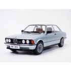 BMW 323i bleu Saphir métallisé 1/18 E21