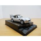 Diorama BMW Z8 James Bond Film LE MONDE NE SUFFIT PAS 1/43 