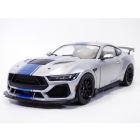 FORD MUSTANG SHELBY GT500 Super Snake gris métallisé / bandes bleues 1/18 2025