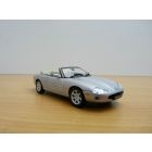 JAGUAR XK8 CABRIOLET gris Platinum 1/43 RHD