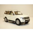 MITSUBISHI PAJERO 4WD blanc 2010 1/43 RHD