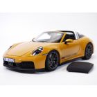 PORSCHE 911 - 992 CARRERA 4 GTS TARGA jaune Bahama 1/18 2025
