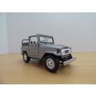 TOYOTA LAND CRUISER FJ40 gris ouvert 1/24