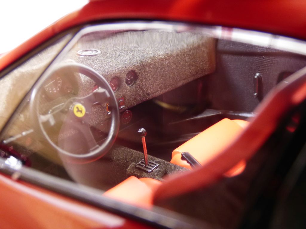 Une Ferrari F40 atteint 1,12 million d'euros aux enchères