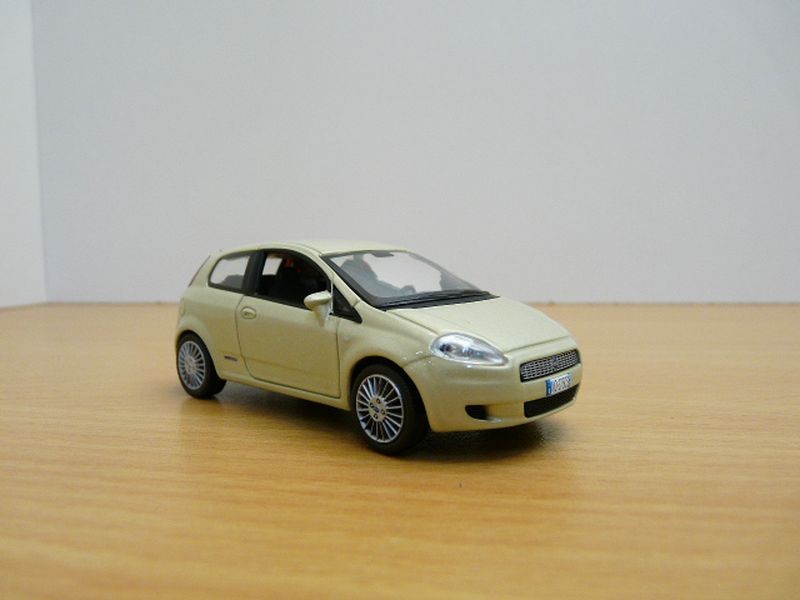 Fiat Grande Punto Beige 3 Portes 1 43 Ebay