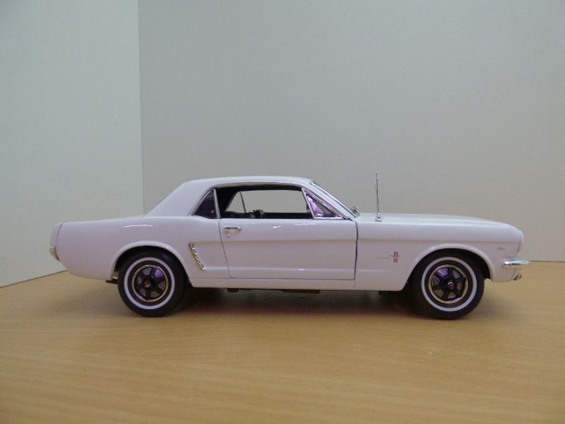 FORD MUSTANG coupe HARD TOP blanc 1/18 1964 1/2 - Picture 8 of 9