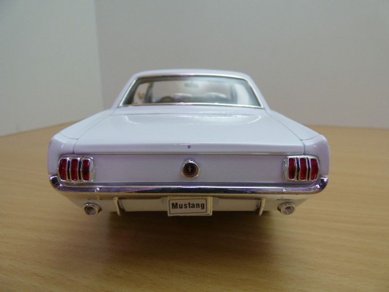 FORD MUSTANG coupe HARD TOP blanc 1/18 1964 1/2 - Picture 7 of 9