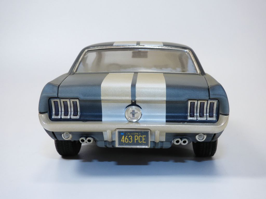 FORD MUSTANG coupé CREED II version salie film Rocky 1/18